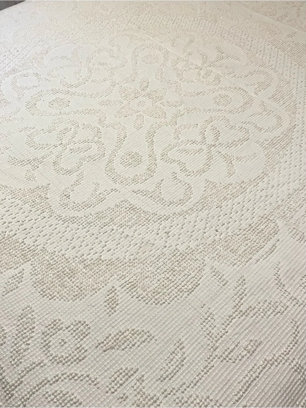 Vintage Midcentury White Floral Mandala Hobnail Bedspread with Fringe Twin Full